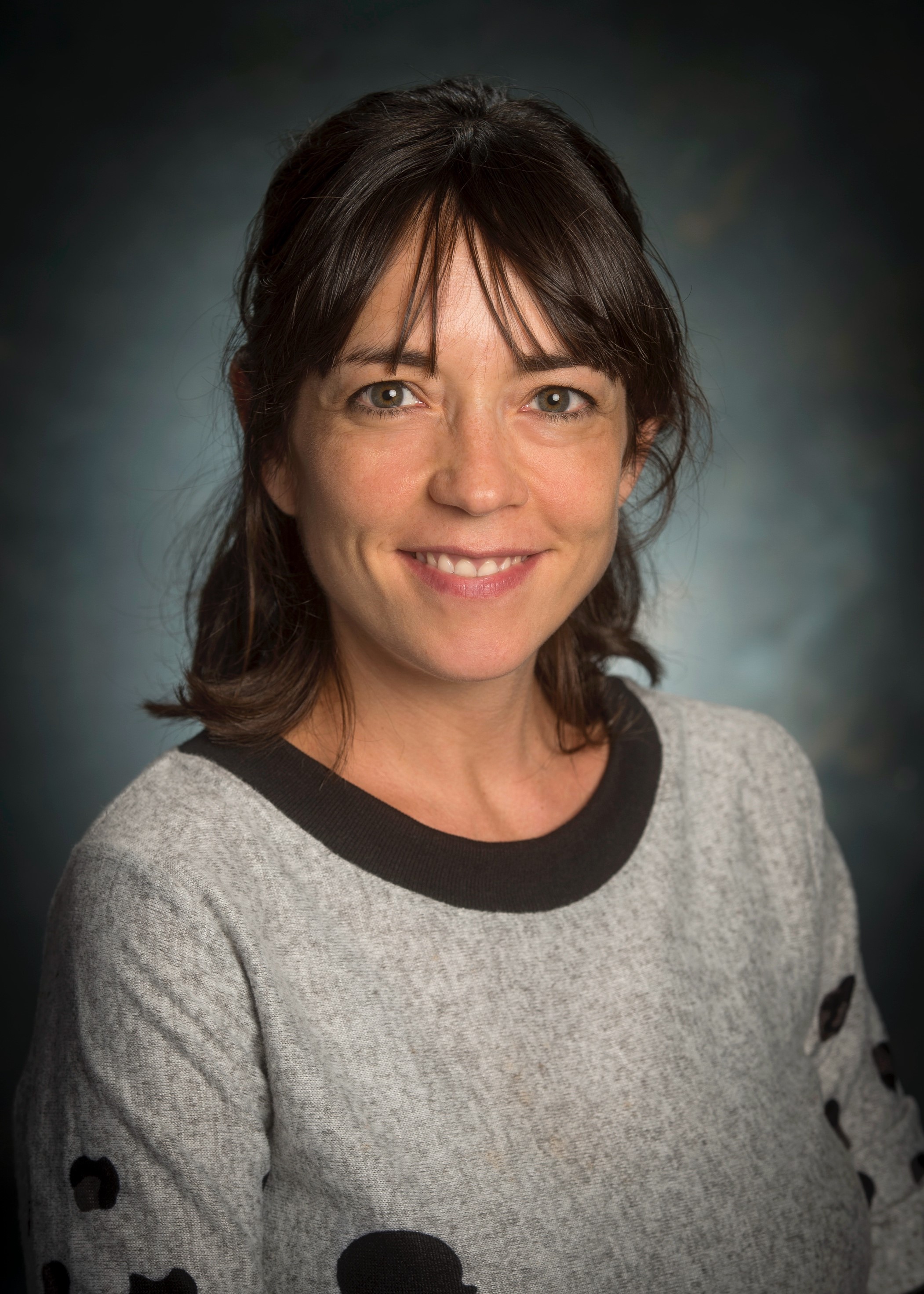 Headshot of Beatriz León.