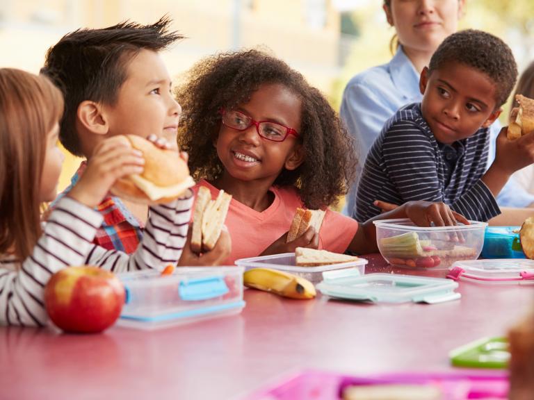 Kids eating packed lunches together