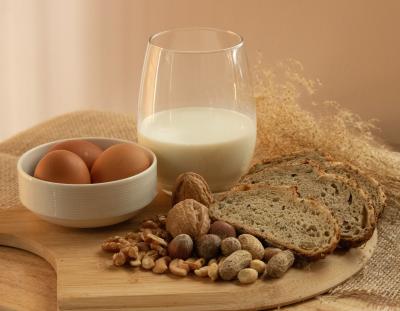 Peanuts, milk, eggs, wheat, cashews, walnuts, and hazelnuts.