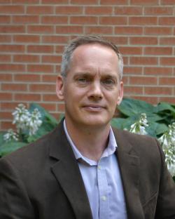 Headshot of Eric Levenson.